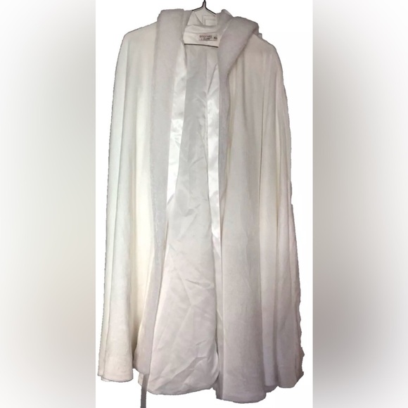 DOLLCAKE in Character Cloak Hooded White Faux Fur Cape Size XL - Picture 2 of 15